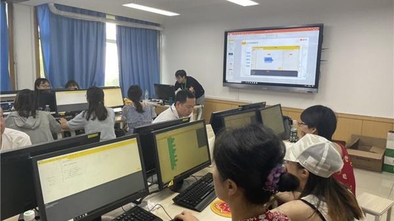 叉车培训学校，证书拿到手软？揭秘证书获取背后的真相